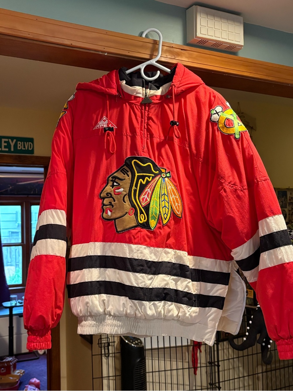 Unisex Vintage Apex Chicago Blackhawks Pullover Puffer Jacket Size M